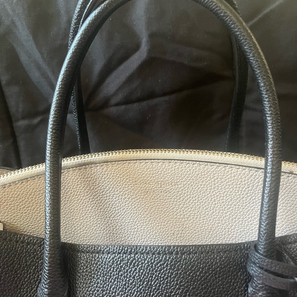 Kate Spade bag and matching wallet. Great condition! Comes with original bag. - Picture 4 of 7